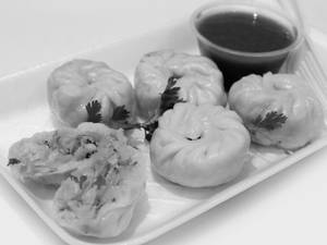 Vegetable Momos (10 Pcs)