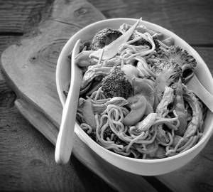 Chicken singapuri noodles (750ml)