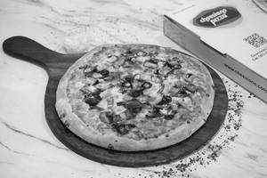BBQ Paneer And Onion Pizza