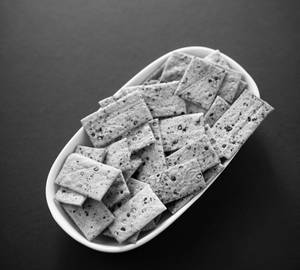 Black Pepper Sourdough Crackers