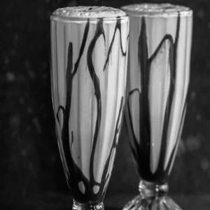 Vanilla Cold Coffee With Choco Chips & Syrup (large Size)