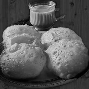 Poori [8 Pieces] Chai