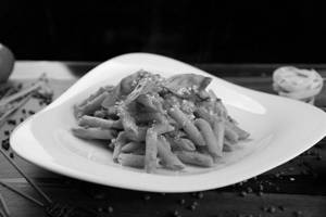 Chicken Arrabiata Penne Sauce (red Sauce) With Garlic Bread