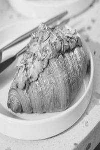 Almond Crossiant