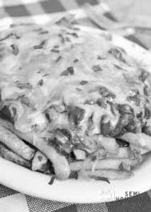 Chili cheese french frie