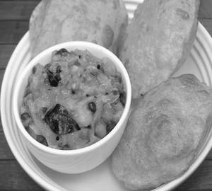4 Poori with Masala Aloo