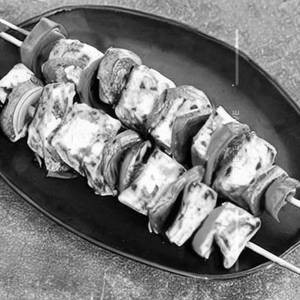 Rumali Paneer Pudina Tikka Tangy Tomato Sharwma Cheese