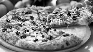 Deluxe Veggie Pizza
