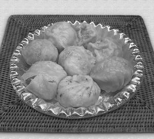 Veg Momos (8 Pcs)