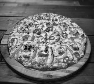 Medium  Tandoori Paneer Pizza