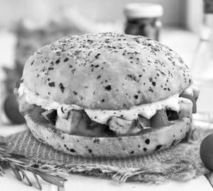 Burger Pizza - Deluxe Veg