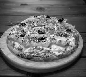 Regular Creamy Tomato Pasta Pizza