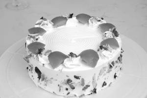 Vanilla Gulab Jamun Cake [Eggless]
