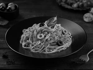 Al Pomodoro With Basil Spaghetti Pasta