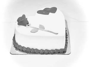 Spl Heart Shape Vanilla Cake