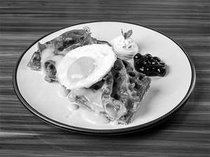 Fried Egg, Bacon & Hollandaise Waffles