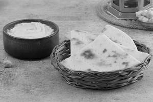 Hummus with Toasted Pita Bread