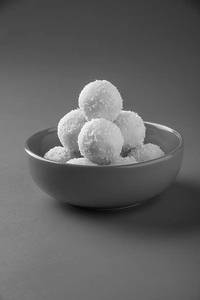 Nariyal Ke Ladoo