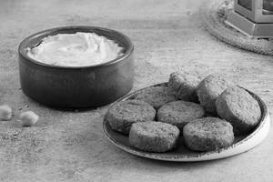 Hummus with Falafel