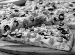 Veggie Paradise Pizza