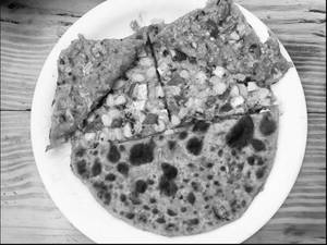Pizza Paneer Paratha