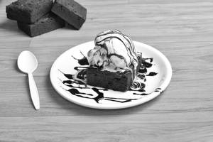Brownie With Ice Cream                              
