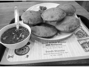 Bedmi/bedwa Puri & Aloo Sabji
