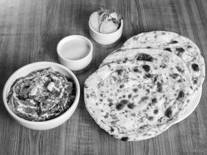 Paneer Do Pyaza + 3 Roti + Salad 