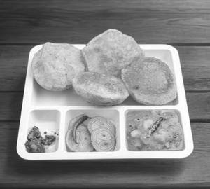 Poori With Sabji [4 Pieces]