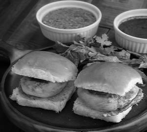 Vada pav (2)                                      