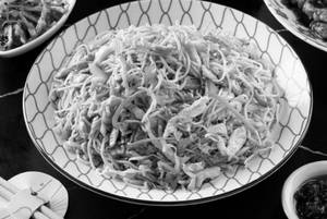 Wok Tossed Hakka Noodles Chicken(Mc)