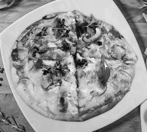8 " Tandoori chicken pizza