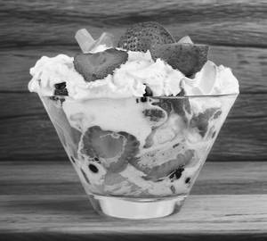 Fruit salad with ice cream