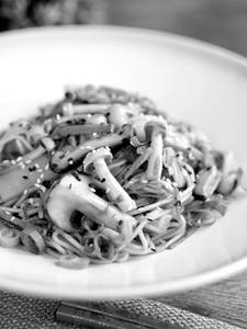 Veg mushroom noodles