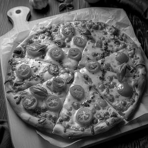 Cheese & Tomato Pizza