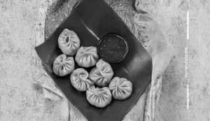 Veg Schezwan Momos [6 Pieces]