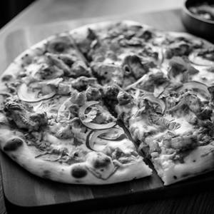Butter Chicken Pizza