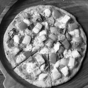 Tandoori Paneer Pizza