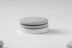 Eggless Milk Chocolate & Passionfruit Macaron