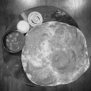 Chola Poori (chole Bhature)