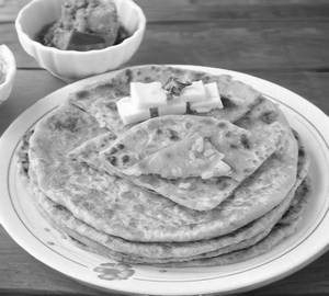 2 panner pyaaz spl paratha with Pickle