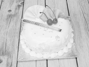 White Forest Cool Cake Eggless