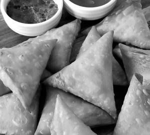 25 Pieces (Samosa With Chutney)