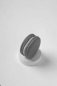 Eggless Raspberry Macaron