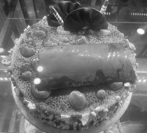 Nutty Bubble Birthday Cake 1Kg