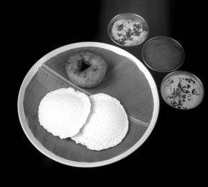 Idli [2 Pieces] with 1 Vada