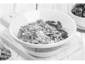 Dates & Walnut Smoothie Bowl