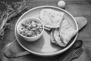 Egg Bhurji With Lachcha Paratha