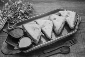 Stuffed Bread Pakoda