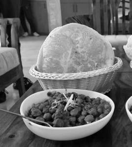 Dilli Wale Chole Bhature [2 Bhature]